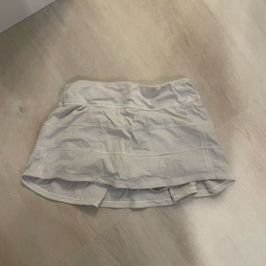 Lululemon size 6 skirt